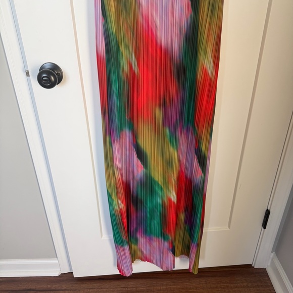 PrettyLittleThing Plus Size Multi-Color watercolor Maxi Dress Size 16 NWOT - Picture 7 of 9